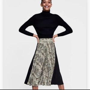 Black skirt animal print Zara
